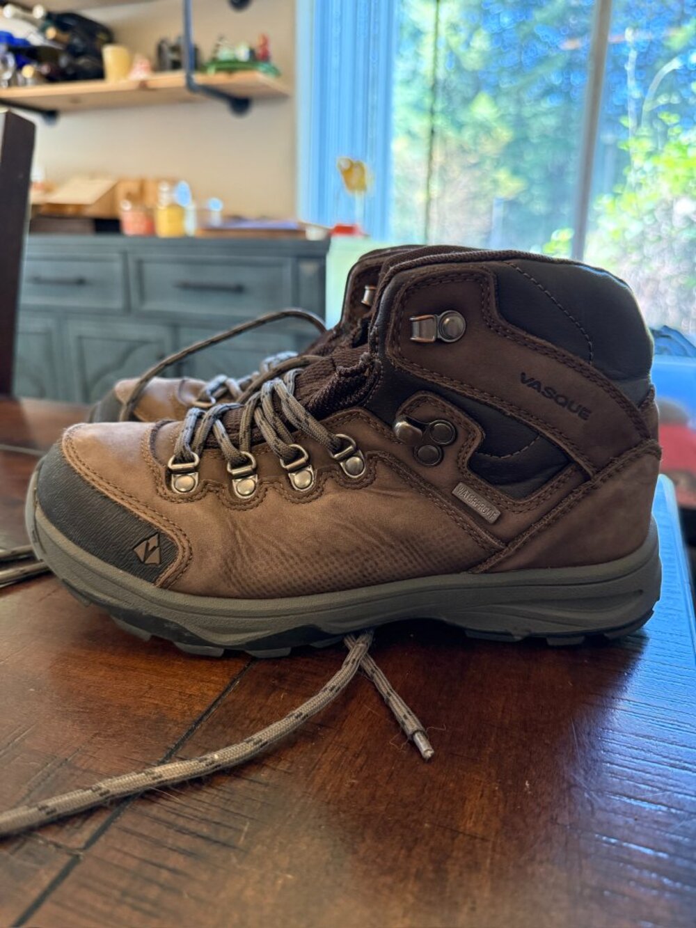 VASQUE Kids Brown Hiking Boots, size 5